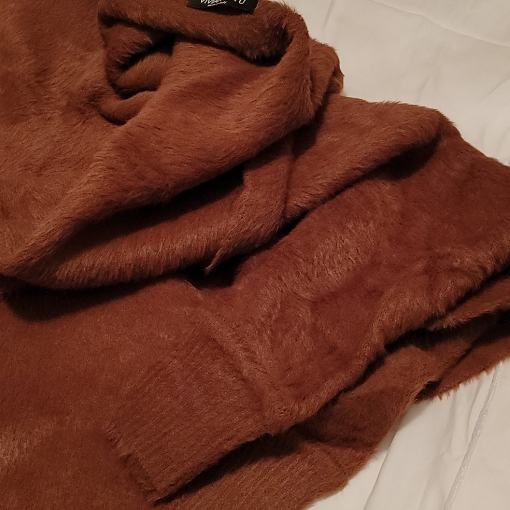Shawl/Cape - Picture 2 of 2